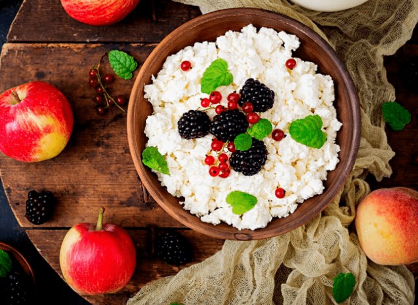 کاٹیج پنیر اور بیر